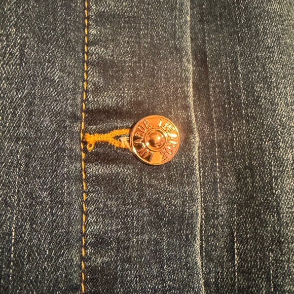 ❤️🌹🌹 LuLaRoe denim jacket. With rose 🌹 colored buttons. - Picture 8 of 9